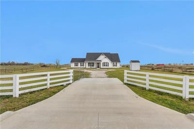 /international/us/36244-cochran-road-waller-tx-110106229228/