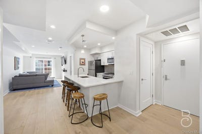 /international/us/23-23-30th-road-queens-ny-110105412224/