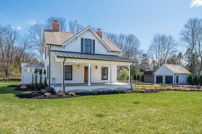 /international/us/19000-main-road-mattituck-ny-110099370164/