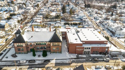 /international/us/925-prospect-avenue-scranton-pa-110105356892/