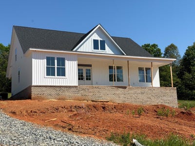 /international/us/9009-stonewall-road-appomattox-va-110107805625/