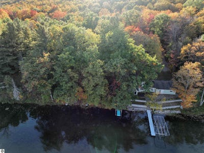 /international/us/5870-woodland-drive-ne-kalkaska-mi-110120412639/