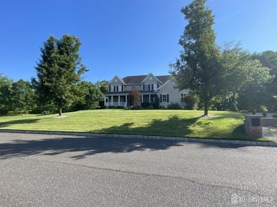 /international/us/15-hope-drive-millstone-nj-110108447581/