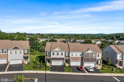 /international/us/43-hummingbird-lane-phoenixville-pa-110100750021/