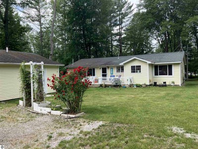 /international/us/5611-ne-east-shore-drive-5616-ne-east-shore-drive-kalkaska-mi-110100596294/