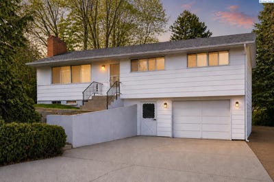 /international/us/220-nw-timothy-street-pullman-wa-110107378641/