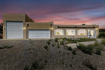 /international/us/19-puebla-colinas-road-edgewood-nm-110100302900/?lang=en
