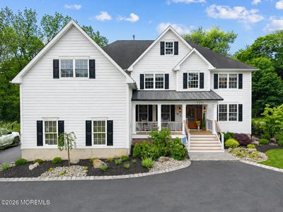 /international/us/10-red-hill-road-middletown-nj-110108381468/