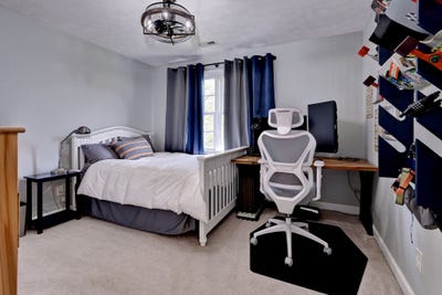/international/us/8415-down-patrick-way-williamsburg-va-110107403676/