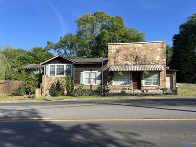 /international/us/1109-noccalula-road-gadsden-al-110107405558/