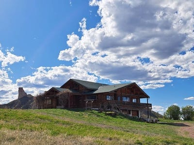 /international/us/101-little-wolf-ridge-road-chadron-ne-110107452402/