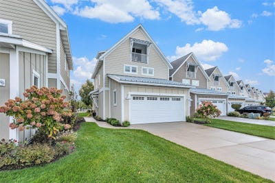 /international/us/920-w-savidge-street-spring-lake-mi-110104256719/