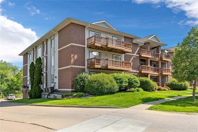 /international/us/534-w-side-dr-iowa-city-ia-110108391424/