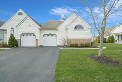 /international/us/1601-nicole-drive-port-jefferson-ny-110106957126/