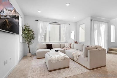 /international/us/2117-acara-circle-san-diego-ca-110099482094/