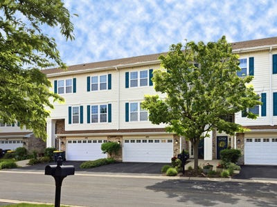 /international/us/490-dolton-lane-carol-stream-il-110108228364/