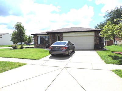 /international/us/6931-coachwood-trail-tinley-park-il-110108384798/