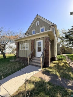 /international/us/5314-e-3rd-st-superior-wi-110108179220/