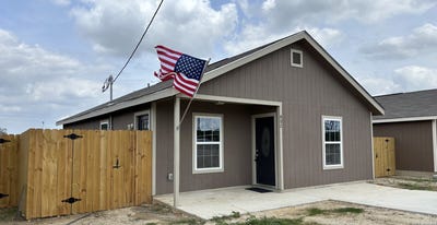 /international/us/802-e-6th-nixon-tx-110107386284/