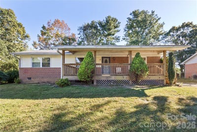 /international/us/13-looking-glass-lane-asheville-nc-110120423804/