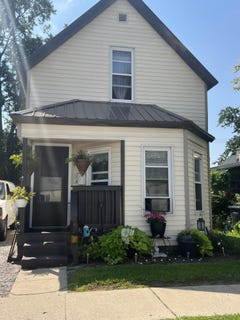 /international/us/113-e-vine-street-rensselaer-in-110119687871/