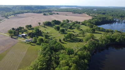 /international/us/18280-il-route-84-savanna-il-110106126245/