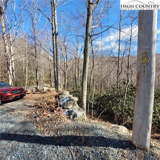 /international/us/253-poplar-road-beech-mountain-nc-110104821357/