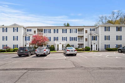 /international/us/4-crestview-circle-londonderry-nh-110107997380/