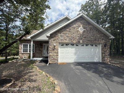 /international/us/231-country-club-drive-hazleton-pa-110101366039/