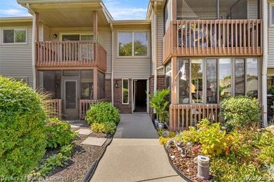 /international/us/10161-nancys-boulevard-grosse-ile-twp-mi-110107342817/