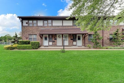 /international/us/102-mariners-way-copiague-ny-110108353805/