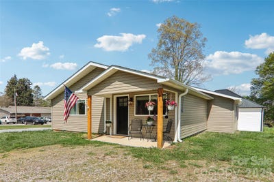 /international/us/111-w-crawford-street-landrum-sc-110107279660/