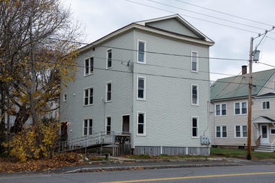 /international/us/551-waldo-street-rumford-me-110103655905/