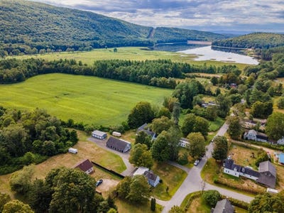 /international/us/28-village-road-surry-nh-110101956138/
