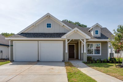 /international/us/111-rock-creek-lane-terrell-tx-110108493939/