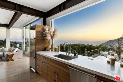 /international/us/2915-tuna-canyon-rd-topanga-ca-110108255770/