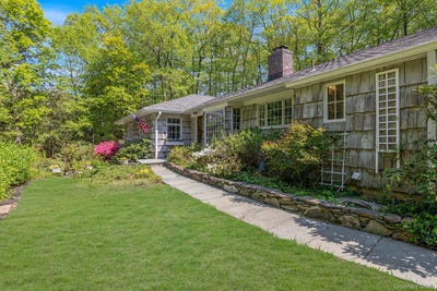 /international/us/11-north-road-oyster-bay-cove-ny-110107879348/