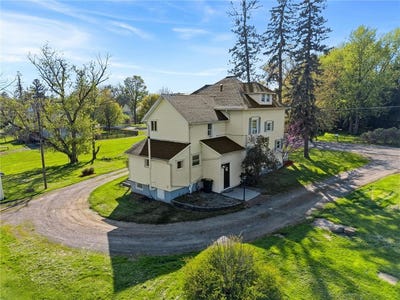 /international/us/17-myers-road-lansing-ny-110107844807/