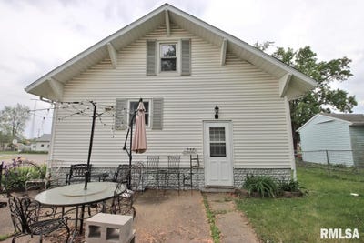 /international/us/102-w-essex-street-glasford-il-110099394377/