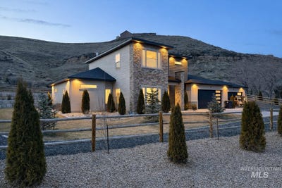 /international/us/4507-hidden-canyon-lane-buhl-id-110107460205/