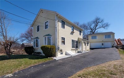 /international/us/129-simmonsville-avenue-johnston-ri-110105202223/