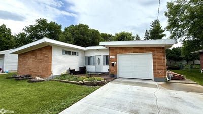/international/us/1453-3rd-street-se-mason-city-ia-110100415801/