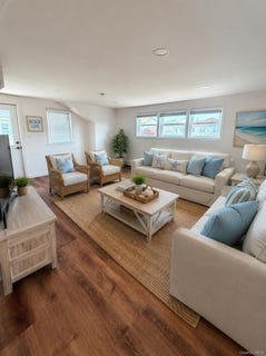 /international/us/644-e-olive-street-long-beach-ny-110107265112/