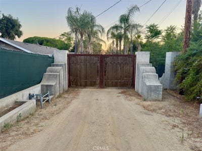 /international/us/13573-gladstone-avenue-sylmar-ca-110100820148/