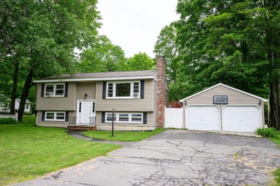 /international/us/21-richville-road-standish-me-110100424281/