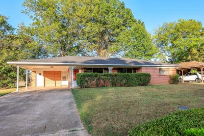 /international/us/1400-berry-ln-longview-tx-110119654232/