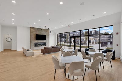 /international/us/280-salmon-brook-street-granby-ct-110107440406/