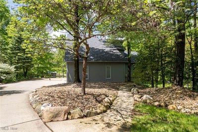 /international/us/2616-bethany-lane-hinckley-oh-110099556649/
