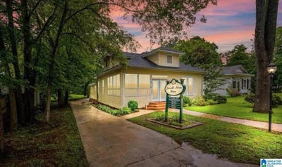 /international/us/208-college-street-columbiana-al-110107259116/