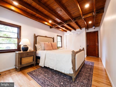 /international/us/82-great-oak-lane-harpers-ferry-wv-110101465304/